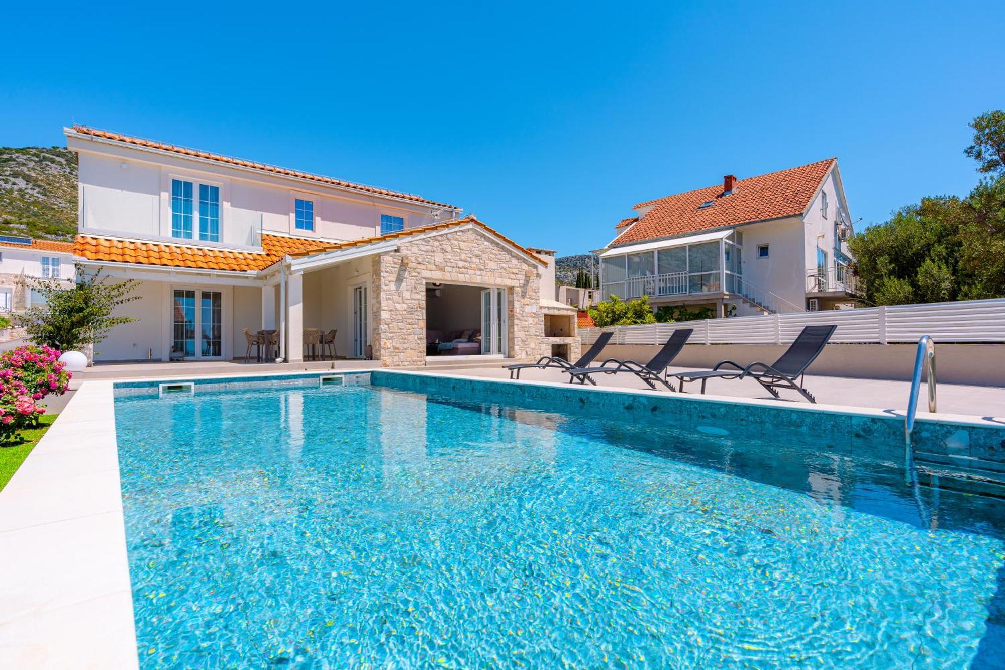 Bohemica With Private Heated Pool * Orebic
